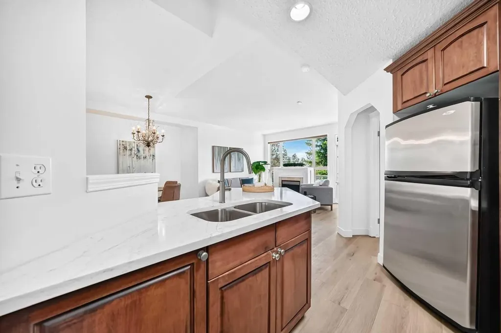 241 Springbank Terrace SW Calgary AB T3H 4S9