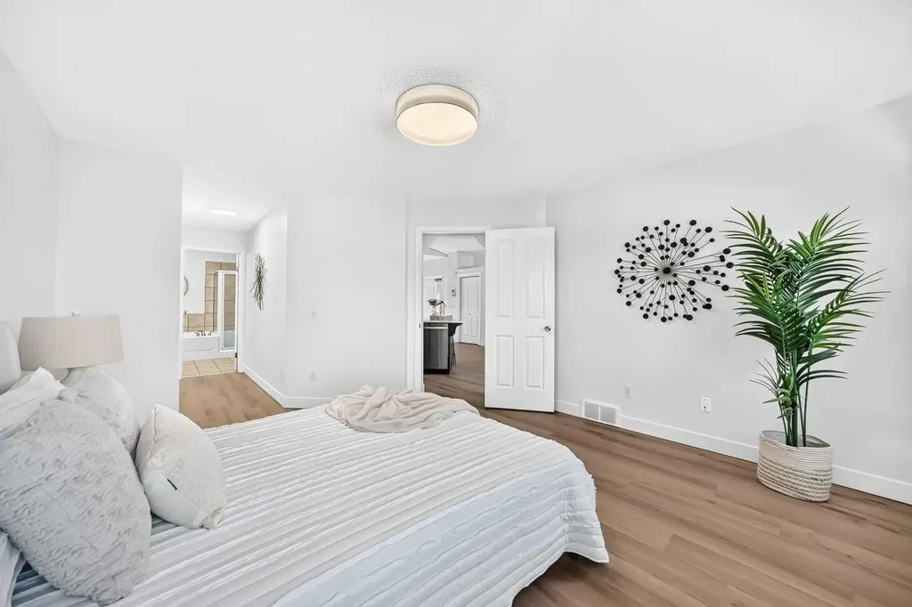 241 Springbank Terrace SW Calgary AB T3H 4S9