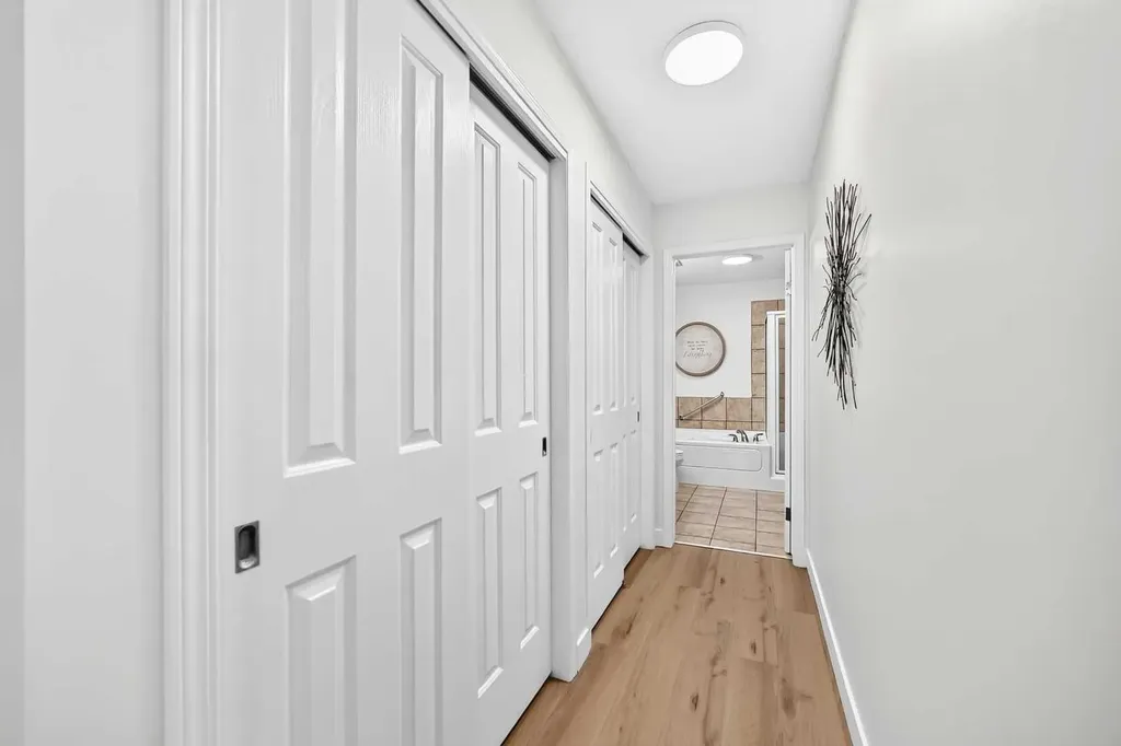 241 Springbank Terrace SW Calgary AB T3H 4S9