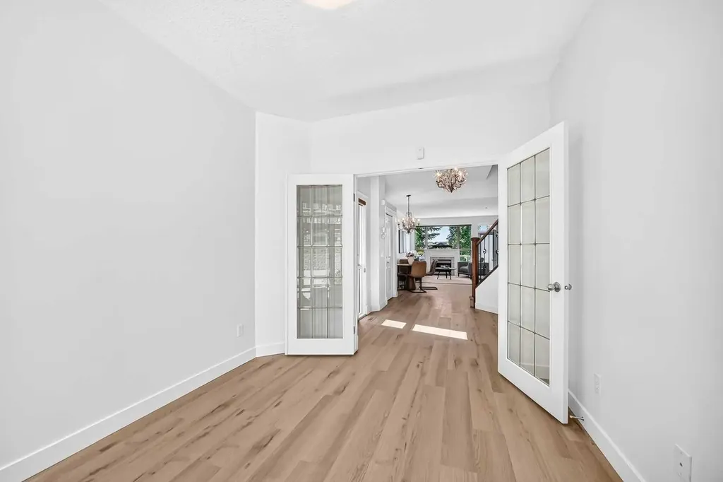 241 Springbank Terrace SW Calgary AB T3H 4S9
