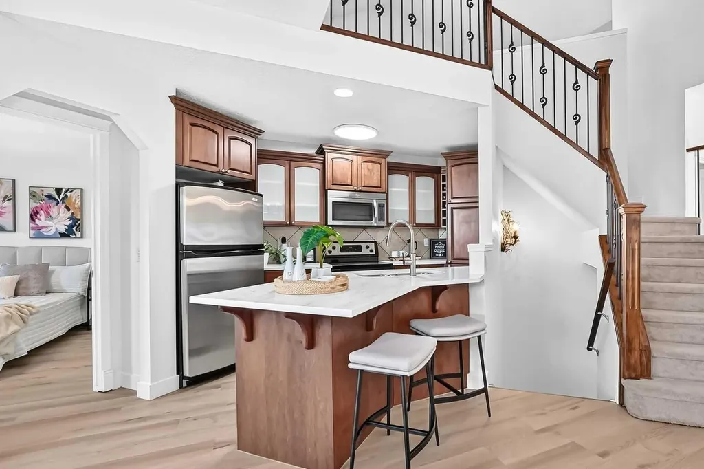 241 Springbank Terrace SW Calgary AB T3H 4S9