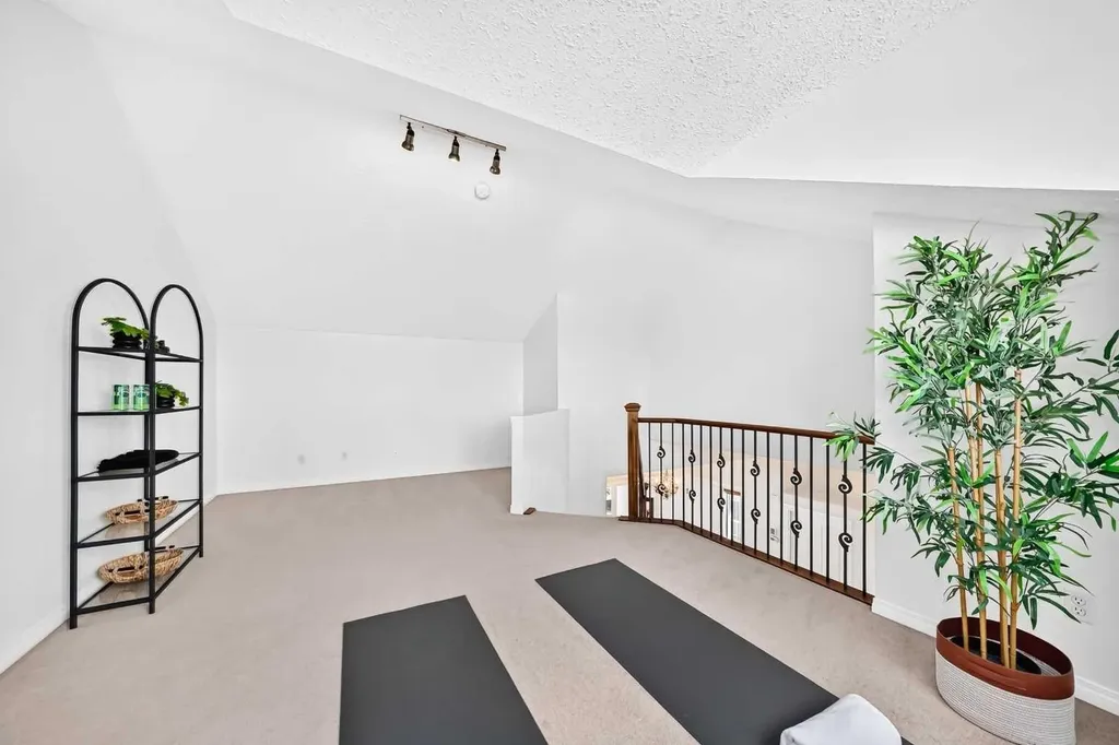 241 Springbank Terrace SW Calgary AB T3H 4S9