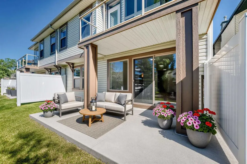 241 Springbank Terrace SW Calgary AB T3H 4S9