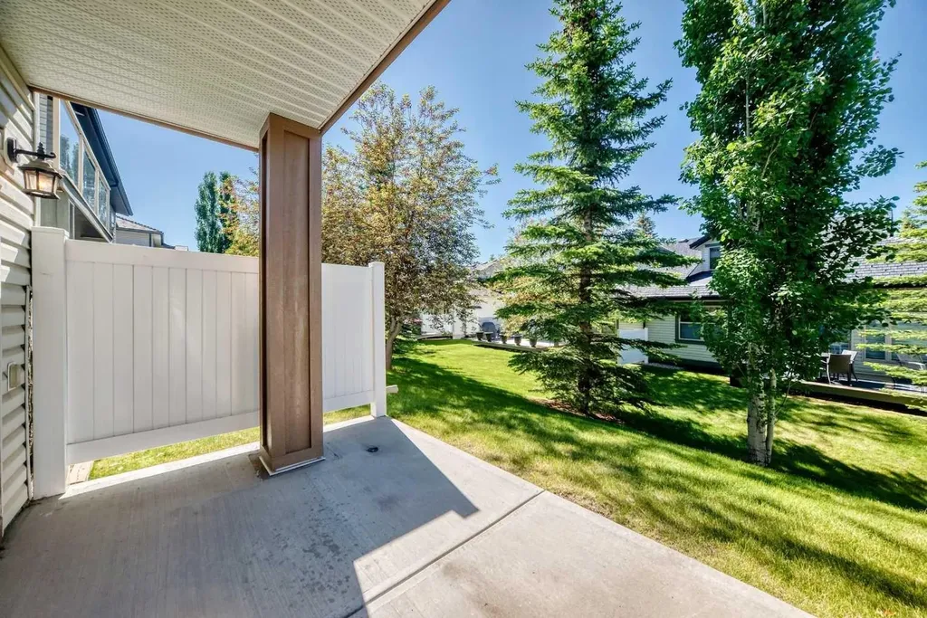 241 Springbank Terrace SW Calgary AB T3H 4S9