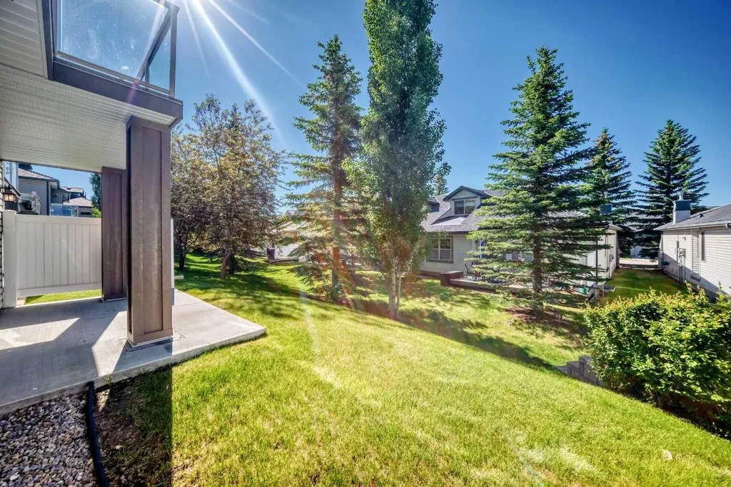 241 Springbank Terrace SW Calgary AB T3H 4S9