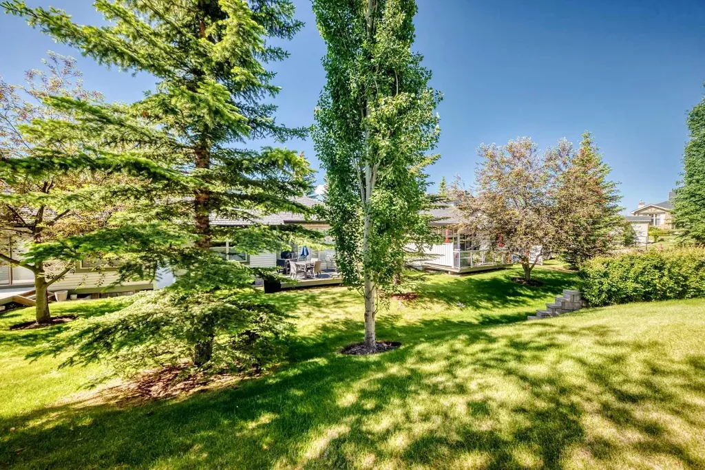 241 Springbank Terrace SW Calgary AB T3H 4S9