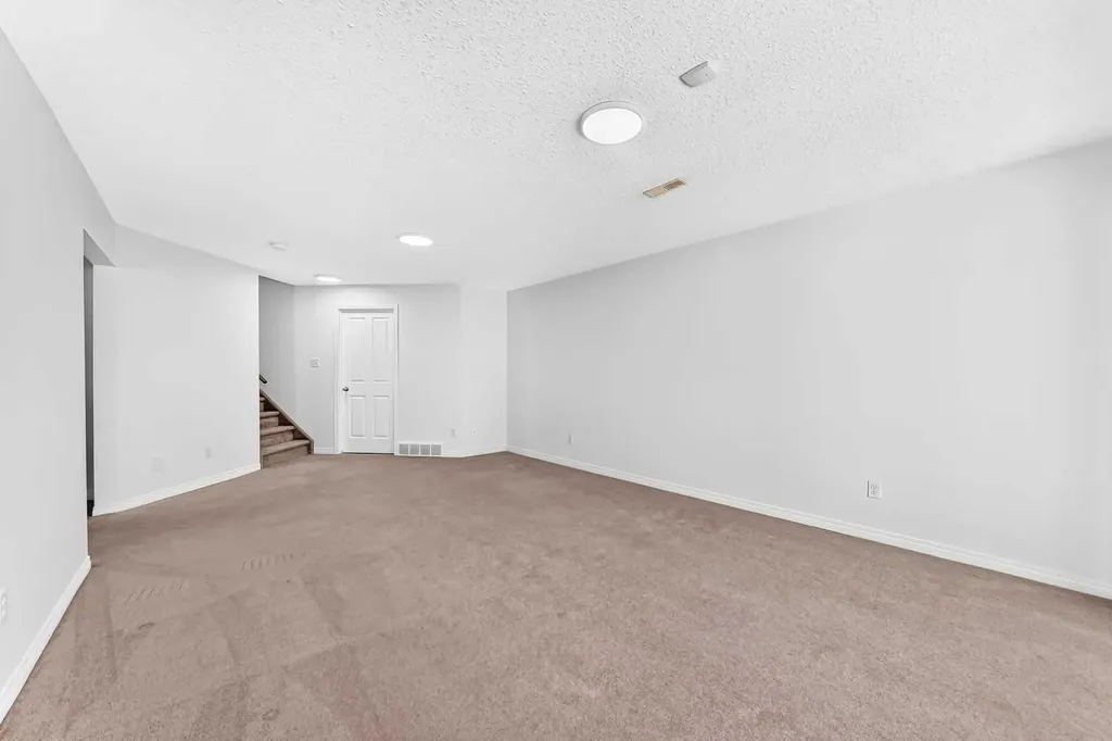 241 Springbank Terrace SW Calgary AB T3H 4S9