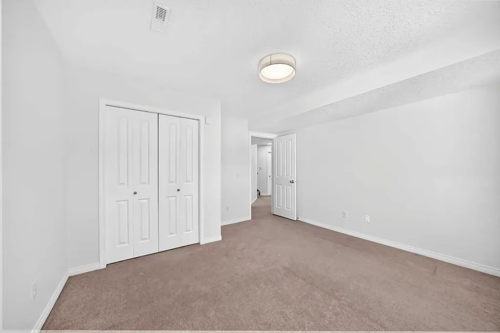 241 Springbank Terrace SW Calgary AB T3H 4S9