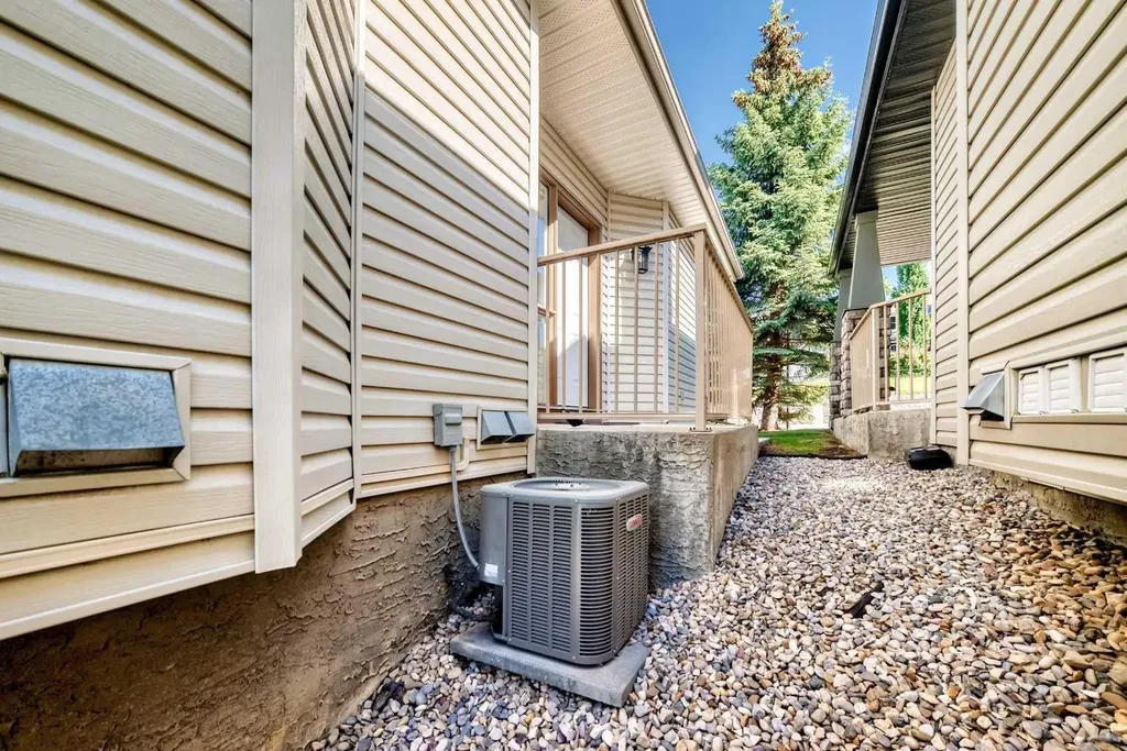 241 Springbank Terrace SW Calgary AB T3H 4S9