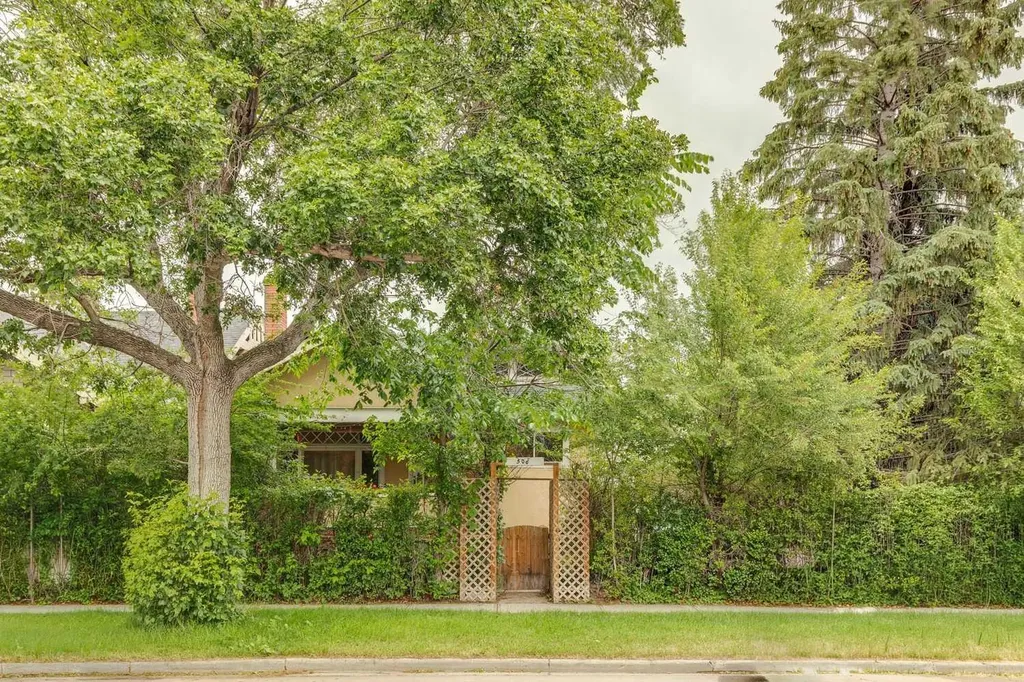 506 38 Avenue SW Calgary AB T2S 0W1