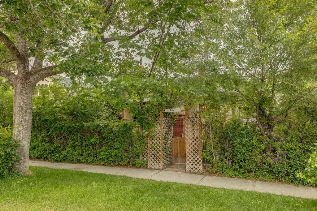 506 38 Avenue SW Calgary AB T2S 0W1