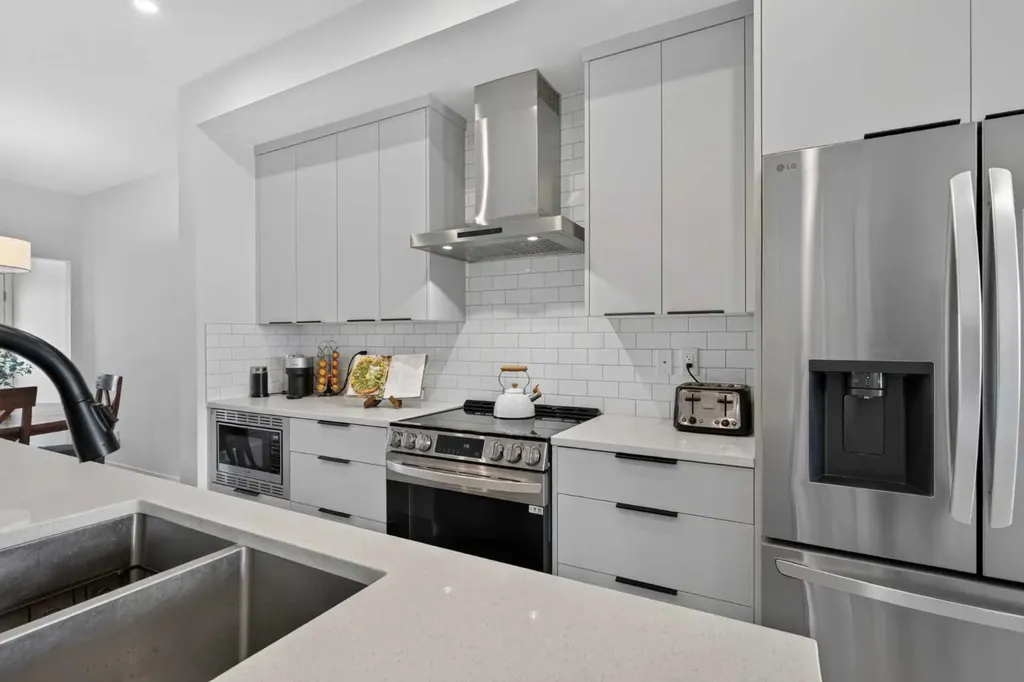 257 Edith Green NW Calgary AB T3R2G3