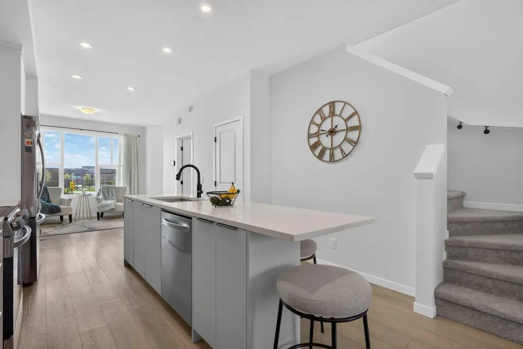 257 Edith Green NW Calgary AB T3R2G3