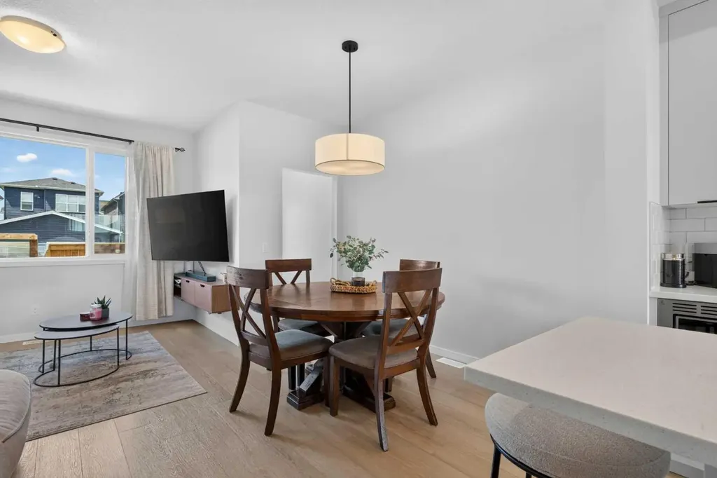 257 Edith Green NW Calgary AB T3R2G3