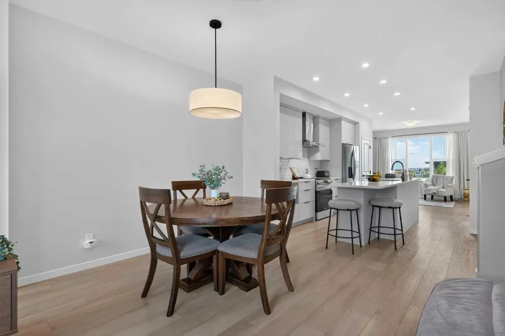 257 Edith Green NW Calgary AB T3R2G3