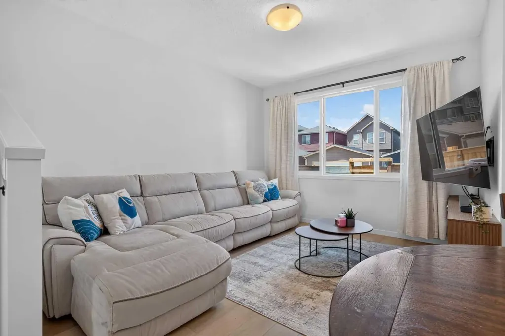 257 Edith Green NW Calgary AB T3R2G3