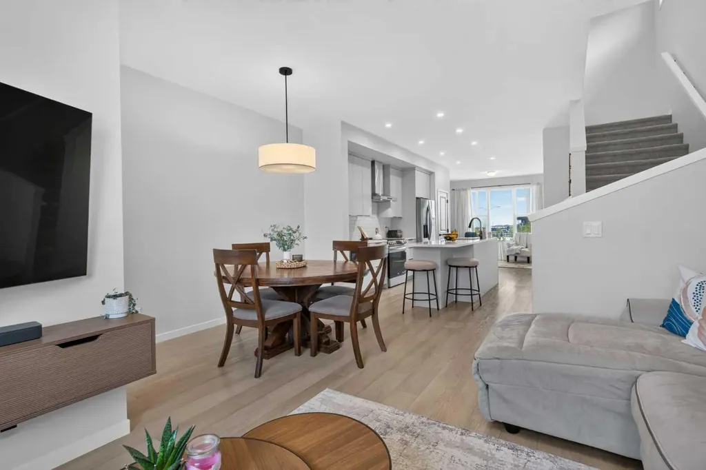 257 Edith Green NW Calgary AB T3R2G3