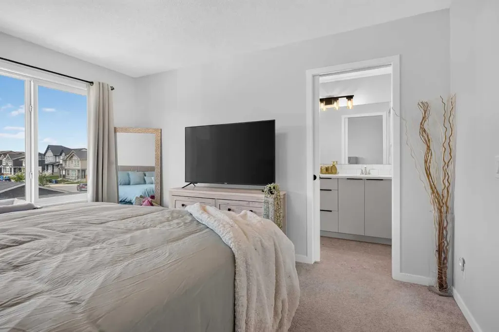 257 Edith Green NW Calgary AB T3R2G3
