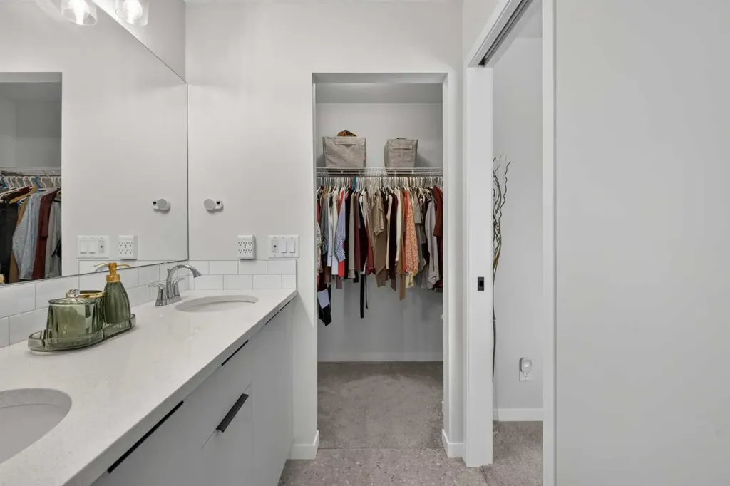 257 Edith Green NW Calgary AB T3R2G3