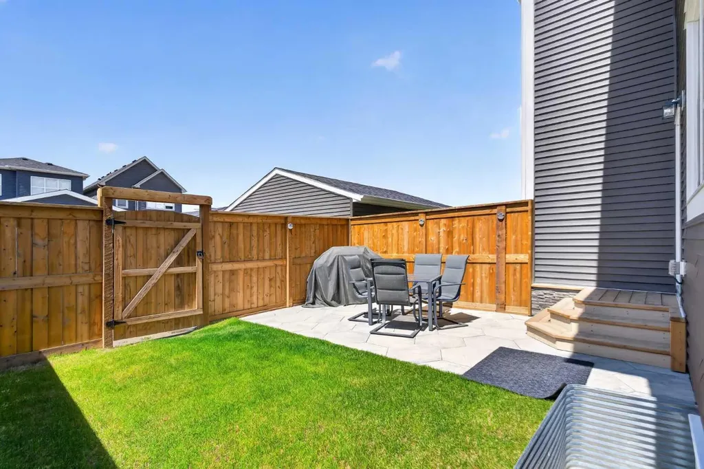 257 Edith Green NW Calgary AB T3R2G3