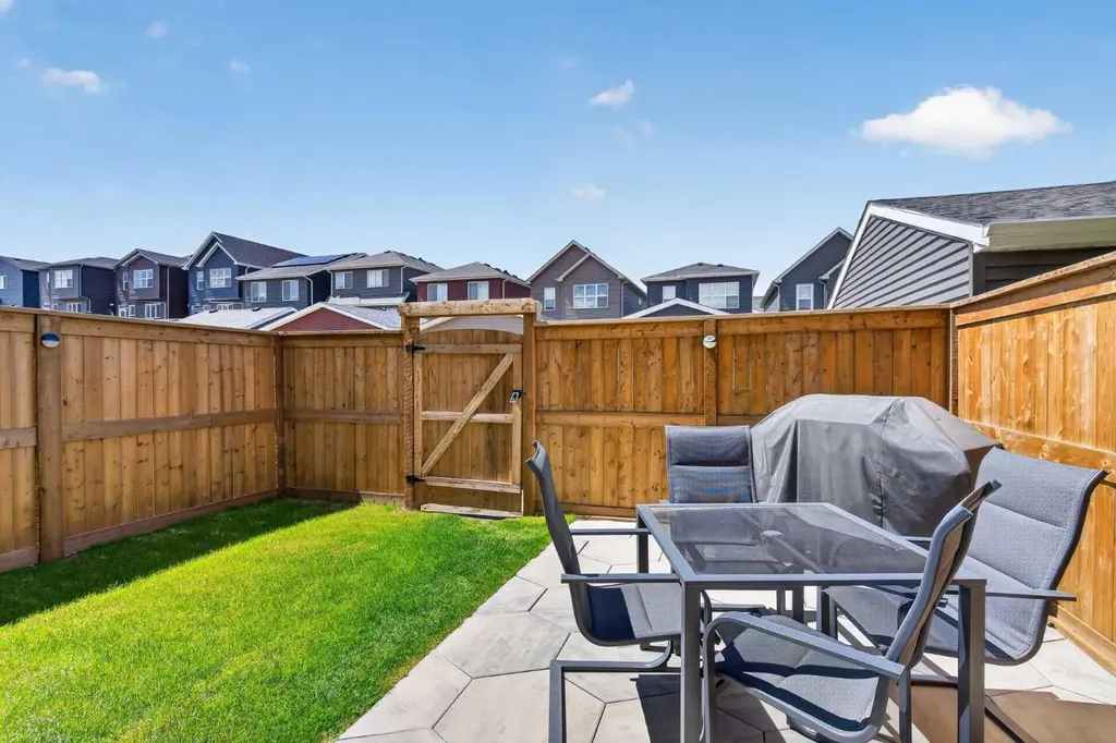 257 Edith Green NW Calgary AB T3R2G3