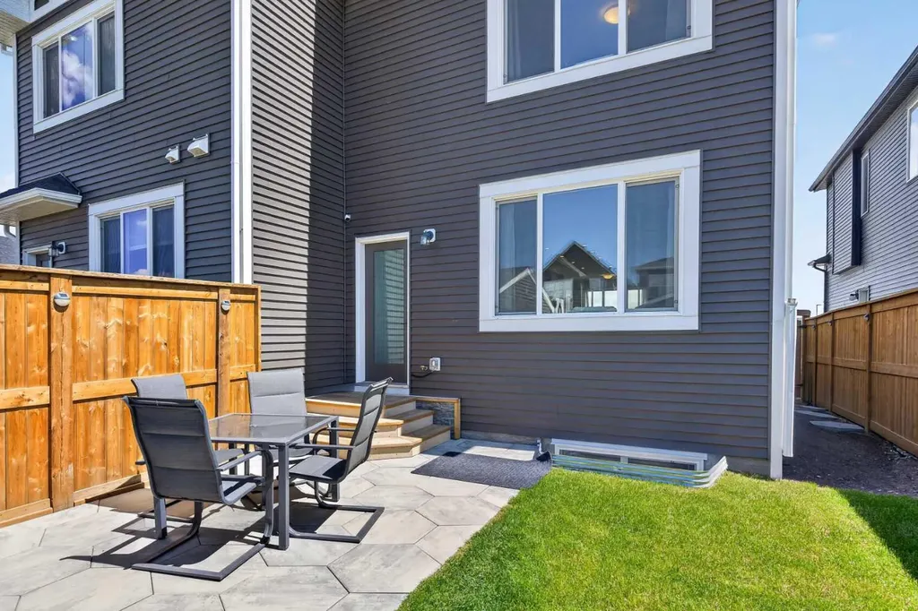 257 Edith Green NW Calgary AB T3R2G3