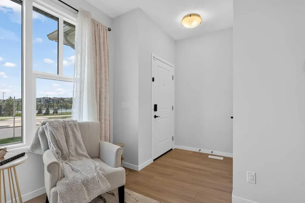257 Edith Green NW Calgary AB T3R2G3