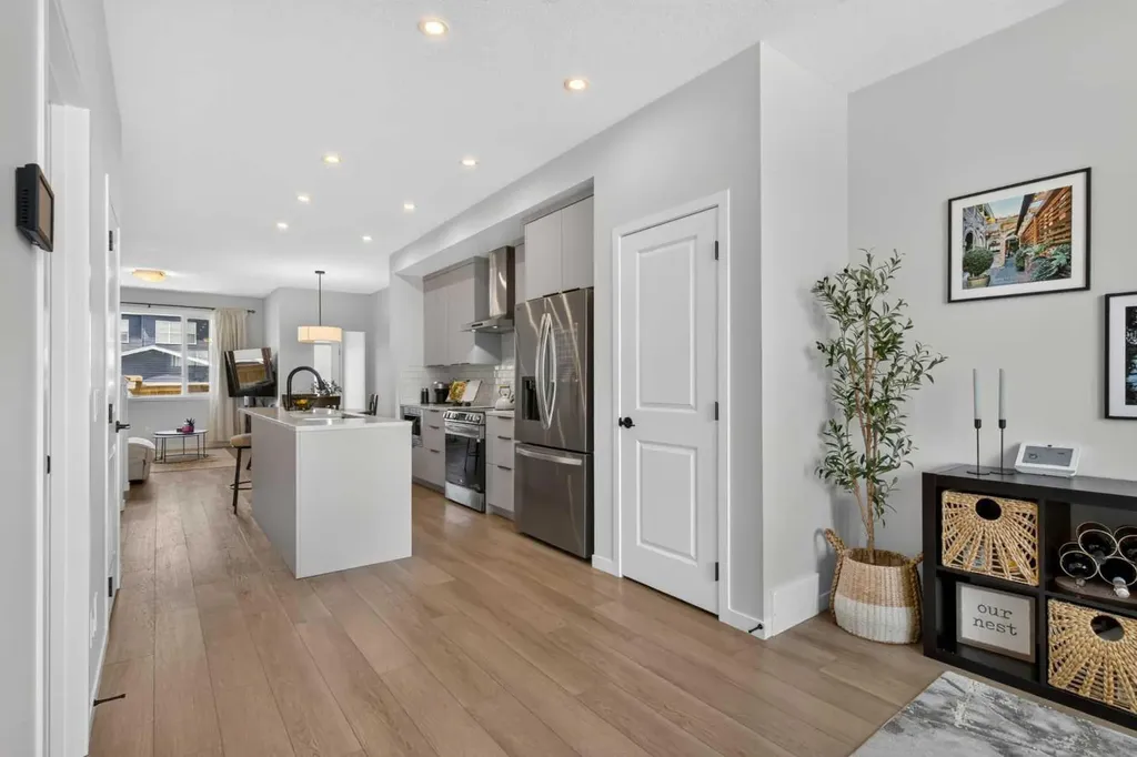 257 Edith Green NW Calgary AB T3R2G3