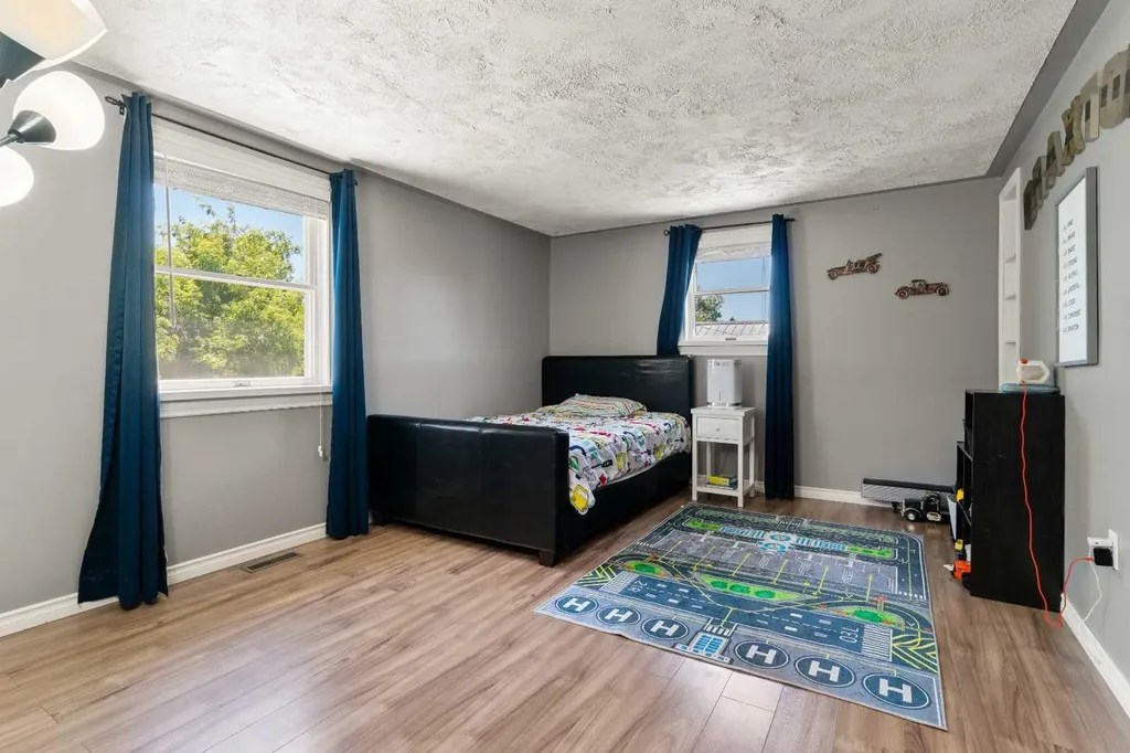 9805 98 Avenue Sexsmith AB T0H 3C0