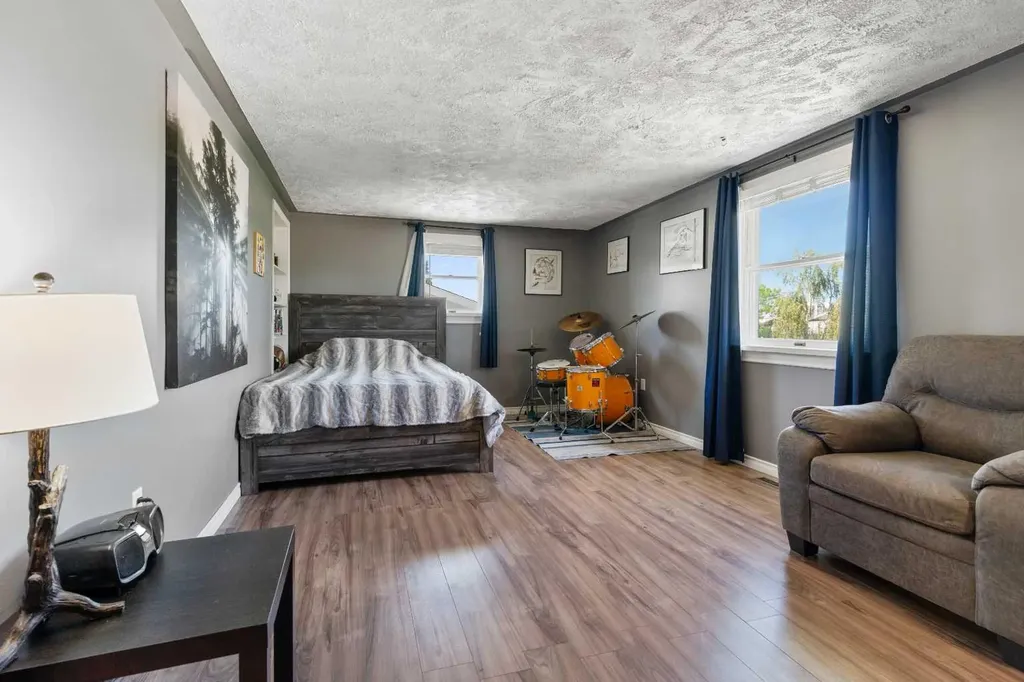 9805 98 Avenue Sexsmith AB T0H 3C0