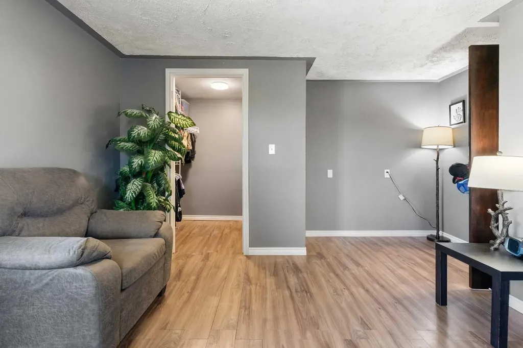9805 98 Avenue Sexsmith AB T0H 3C0