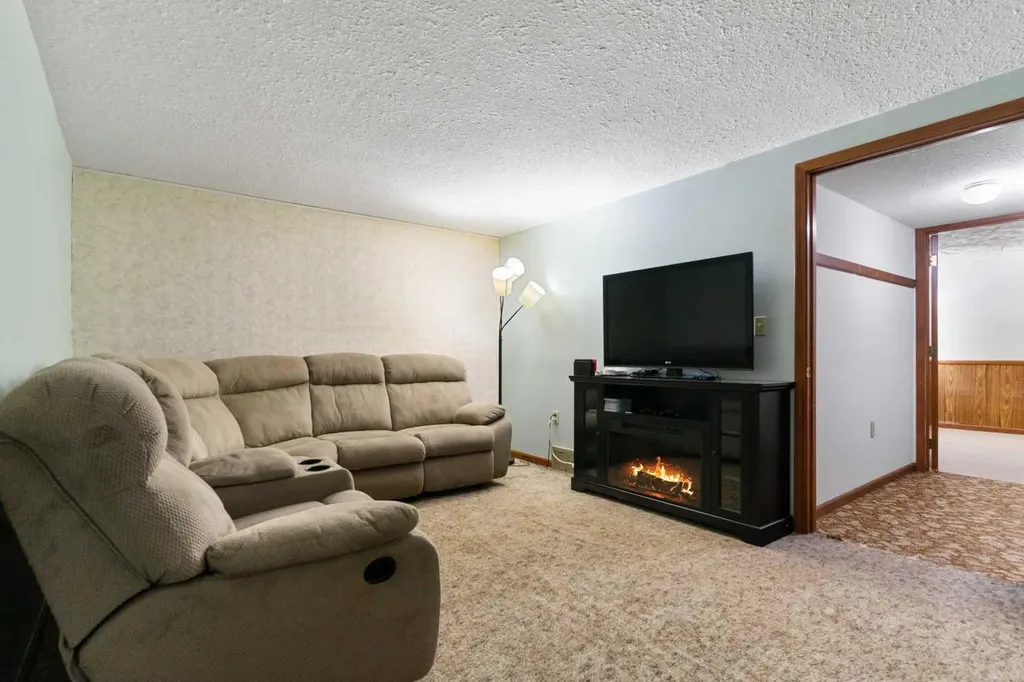 9805 98 Avenue Sexsmith AB T0H 3C0