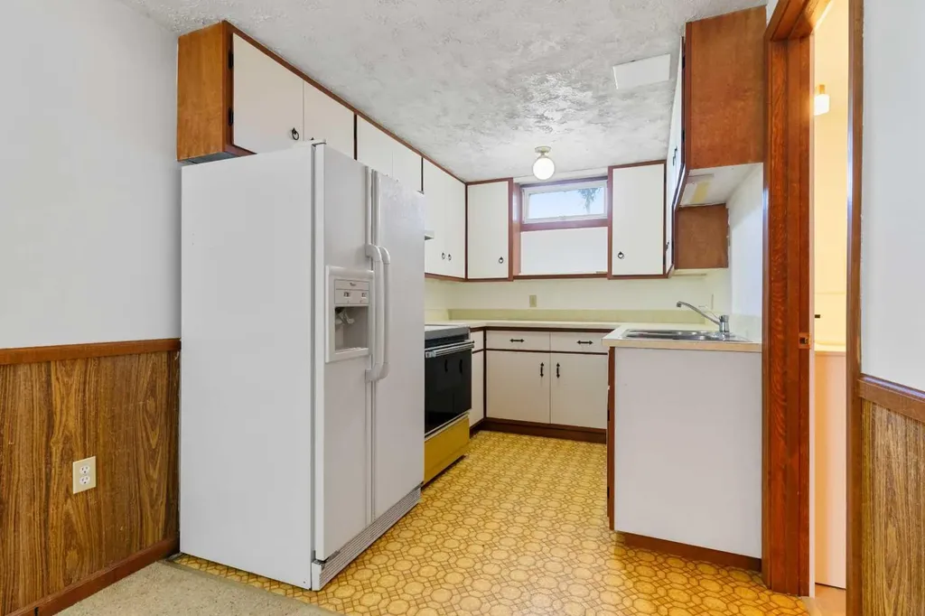 9805 98 Avenue Sexsmith AB T0H 3C0