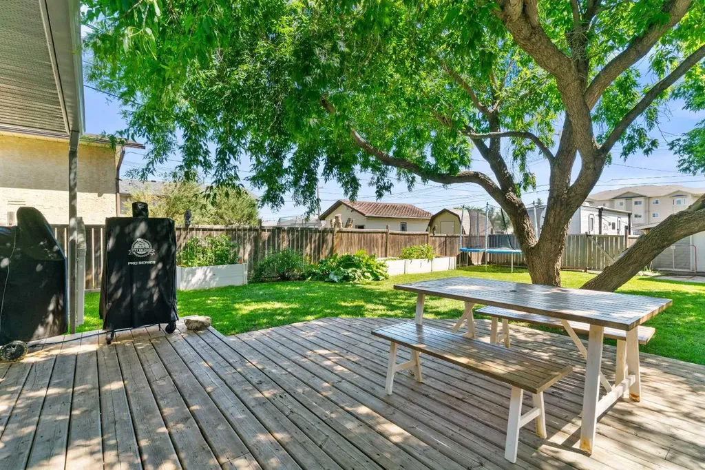 9805 98 Avenue Sexsmith AB T0H 3C0