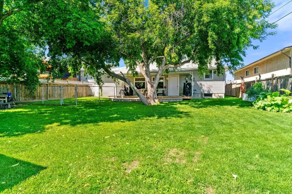9805 98 Avenue Sexsmith AB T0H 3C0