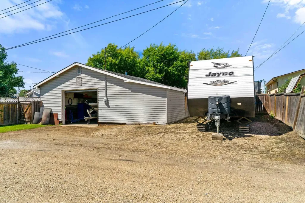 9805 98 Avenue Sexsmith AB T0H 3C0