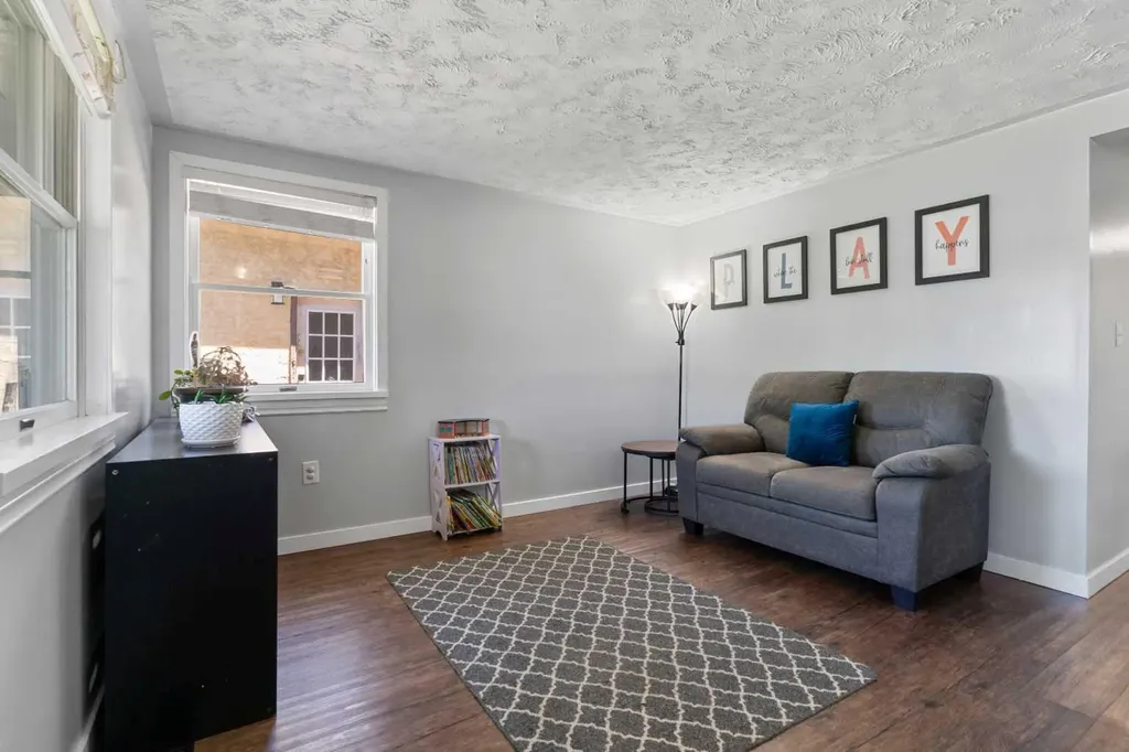 9805 98 Avenue Sexsmith AB T0H 3C0