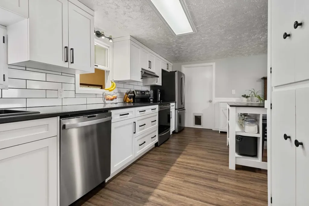 9805 98 Avenue Sexsmith AB T0H 3C0