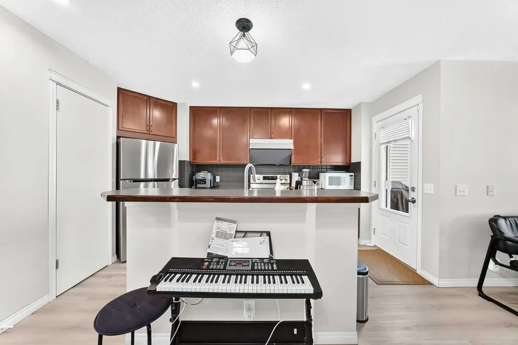 94 Tuscany Ridge Common NW Calgary AB T3L 3E2