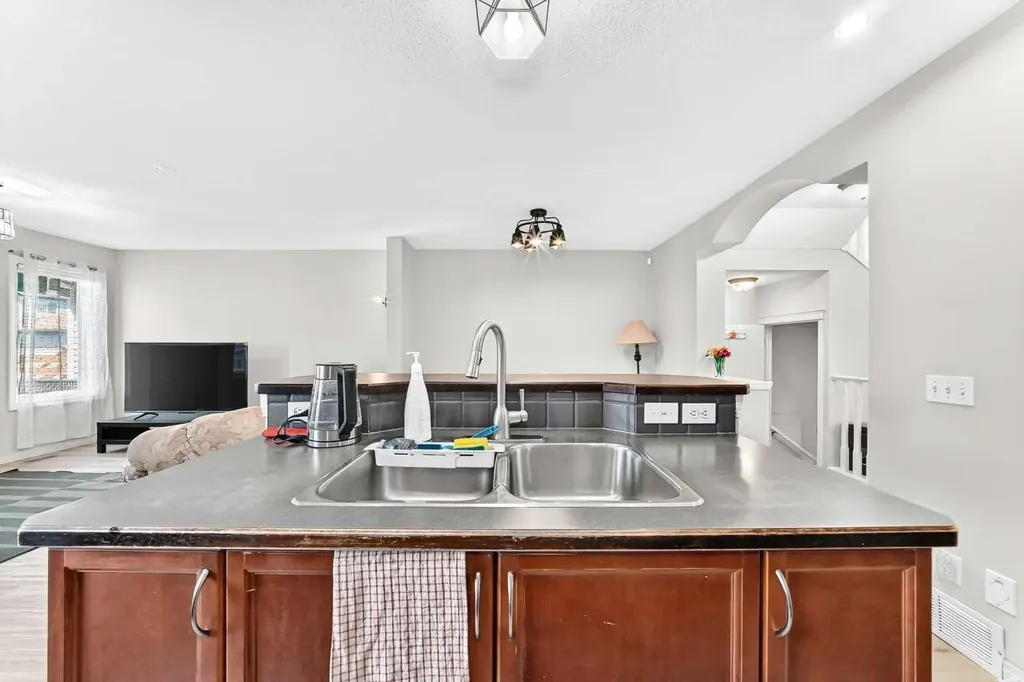 94 Tuscany Ridge Common NW Calgary AB T3L 3E2