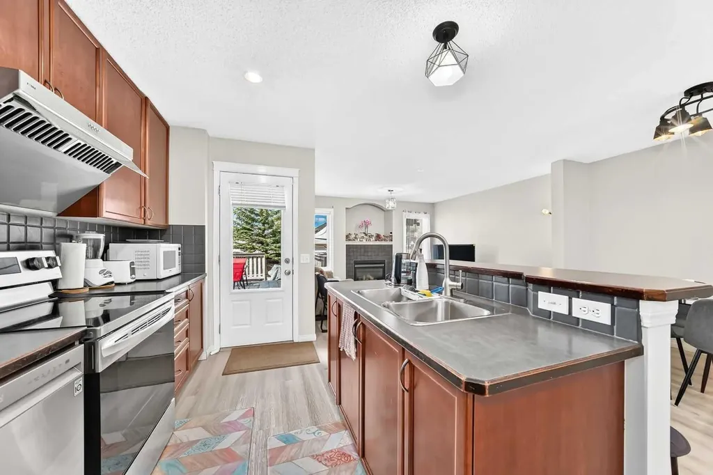 94 Tuscany Ridge Common NW Calgary AB T3L 3E2