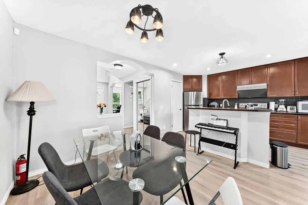 94 Tuscany Ridge Common NW Calgary AB T3L 3E2