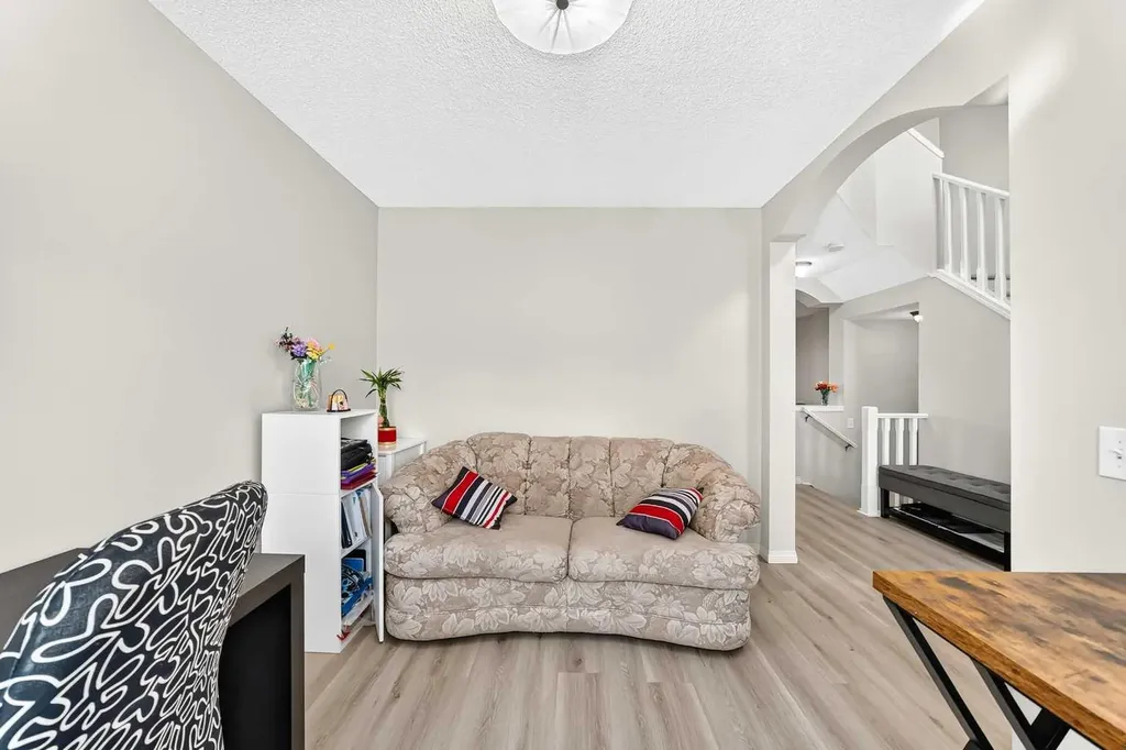 94 Tuscany Ridge Common NW Calgary AB T3L 3E2