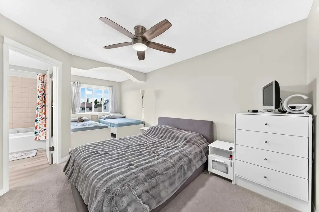 94 Tuscany Ridge Common NW Calgary AB T3L 3E2