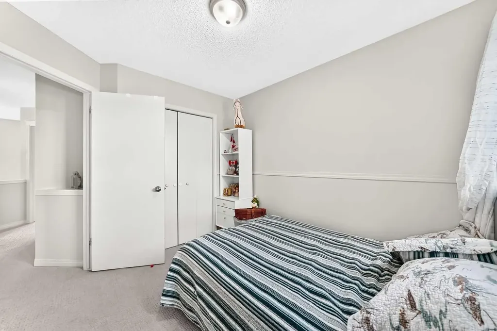 94 Tuscany Ridge Common NW Calgary AB T3L 3E2