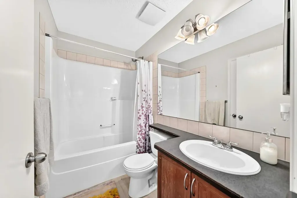 94 Tuscany Ridge Common NW Calgary AB T3L 3E2