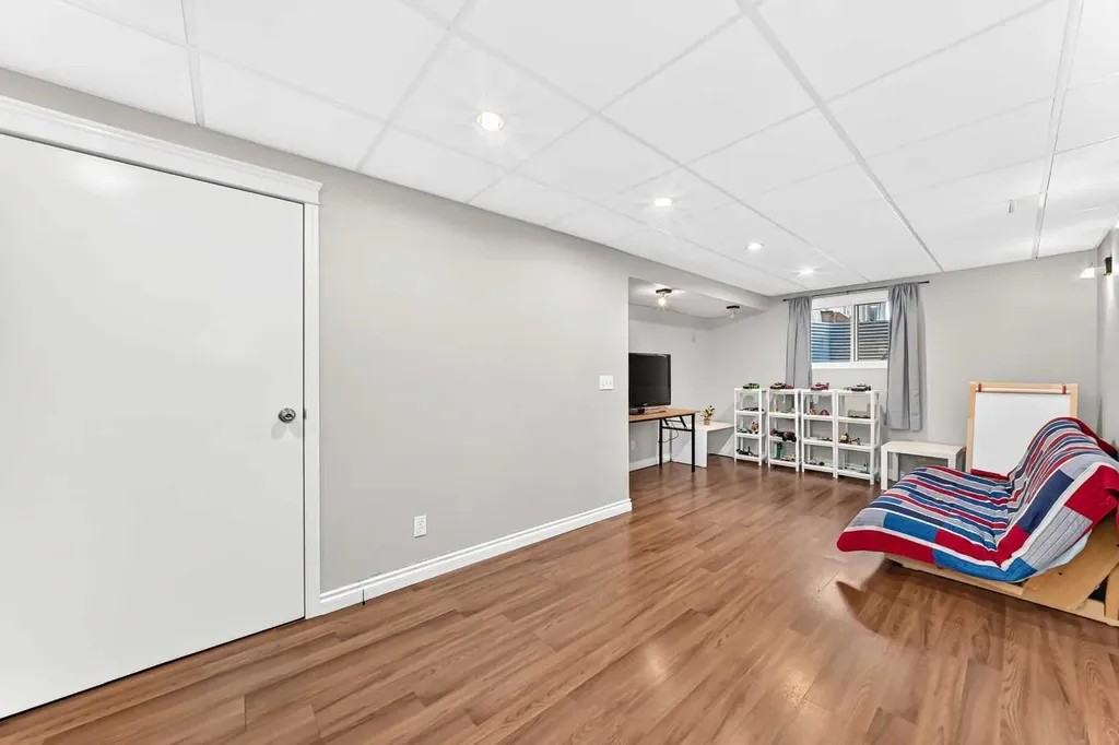 94 Tuscany Ridge Common NW Calgary AB T3L 3E2
