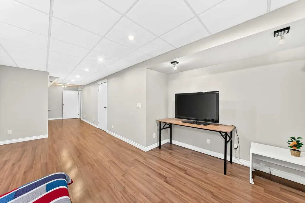 94 Tuscany Ridge Common NW Calgary AB T3L 3E2
