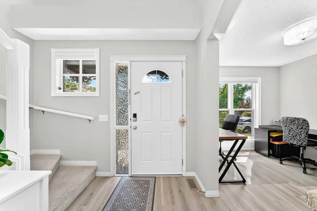 94 Tuscany Ridge Common NW Calgary AB T3L 3E2