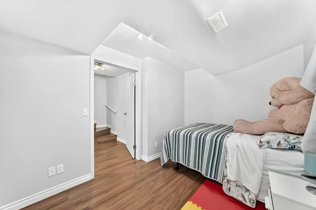 94 Tuscany Ridge Common NW Calgary AB T3L 3E2